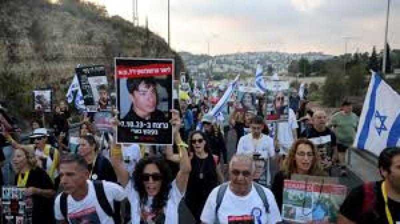 عائلات المحتجزين الإسرائيليين تطالب ترامب بالتدخل لإطلاق سراحهم من غزة