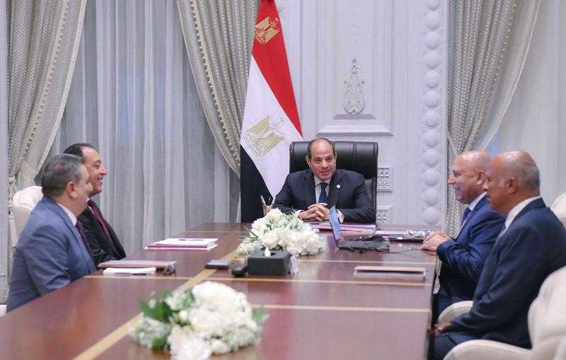 الرئيس السيسي يتابع مشروعات النقل.. ويشدد على تسريع وتيرة تنفيذ مشروعات إنشاء المحاور اللوجستية