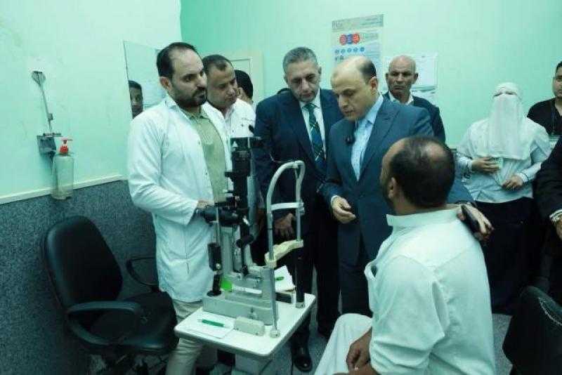 محافظ كفر الشيخ يتفقد مركز طب وجراحة العيون.. صور