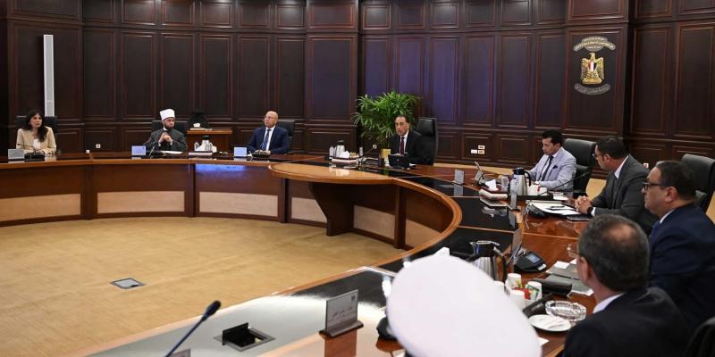 مدبولي يُوجه بمراجعة شاملة لإجمالي أعمال الصيانة بجميع الطرق