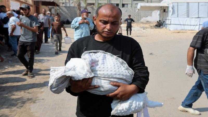 شهداء الجوع في غزة.. وفاة رضيع نتيجة سوء التغذية ونقص حليب الأطفال بالقطاع