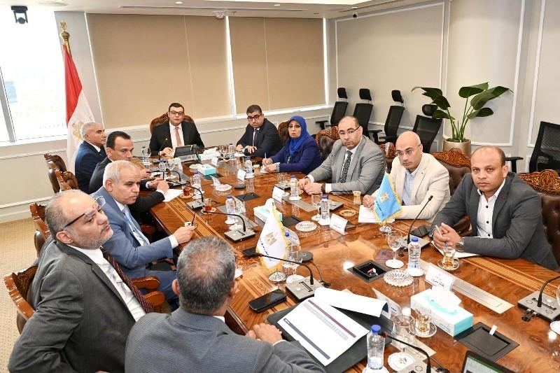 وزير الإسكان يتابع المشروعات التي تنفذها هيئة المجتمعات العمرانية الجديدة| صور