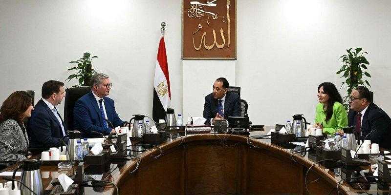 رئيس الوزراء يلتقي رئيس ”شل العالمية لأنشطة الغاز”.. ويؤكد التزام الحكومة بدعم استثمارات الشركة