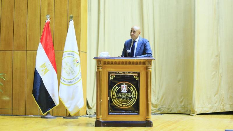 الحكومة تعلن خطة لخفض كثافة الفصول وسد عجز المعلمين