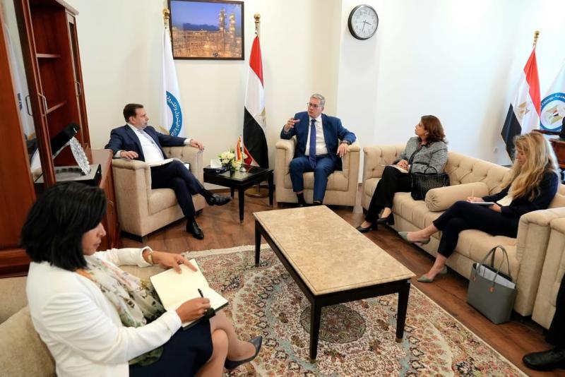 وزير البترول والثروة المعدنية يستقبل وفدًا رفيع المستوى من شركة شل العالمية