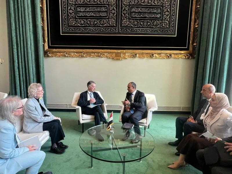 وزير الخارجية يلتقي بقادة مجموعة الحكماء الداعمة للسلام