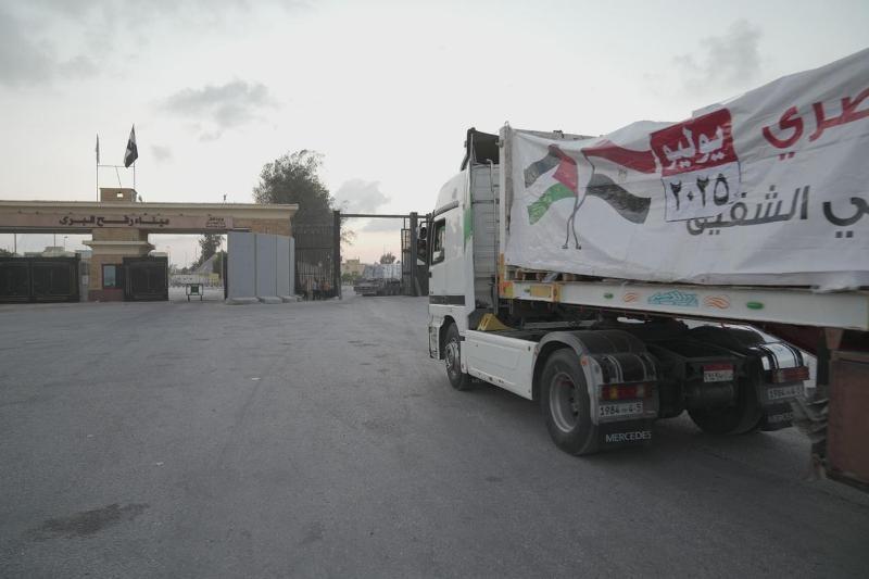 انطلاق ثالث قوافل «زاد العزة» محملة بنحو 1300 طن من المساعدات الغذائية والطبية العاجلة إلى غزة