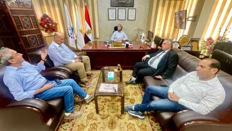مسئولو ”السويس الجديدة” يستقبلون وفدا من شركة السويس للبترول ضمن مبادرة ”اعرف مدينتك”