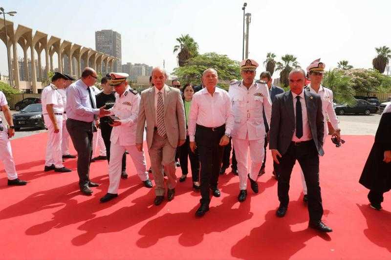 محافظ القاهرة يتفقد لجان استقبال الناخبين المشاركين بالتصويت في انتخابات مجلس الشيوخ