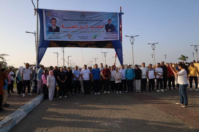 محافظ السويس يحتفل بيوم الرياضة بممشى «أهل السويس»