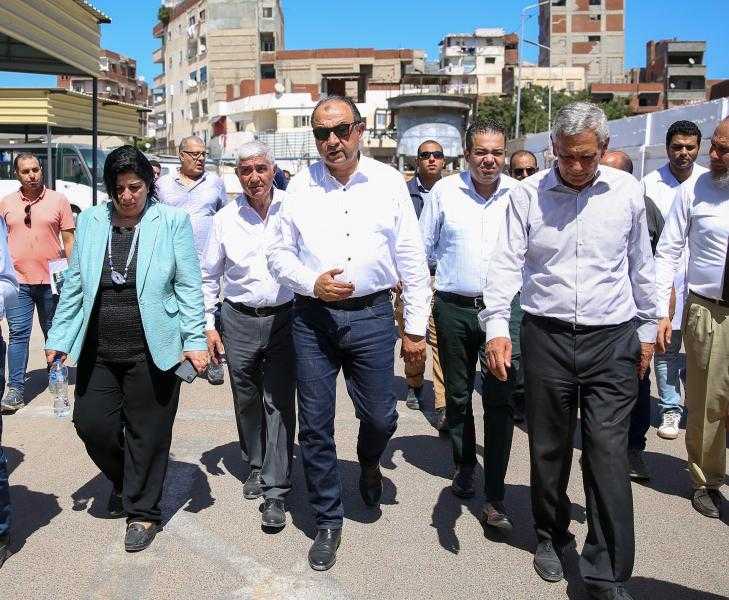 وزير قطاع الأعمال العام يتفقد المصانع وخطوط الإنتاج لمتابعة سير العمل بشركة الإسكندرية للأدوية والصناعات الكيماوية