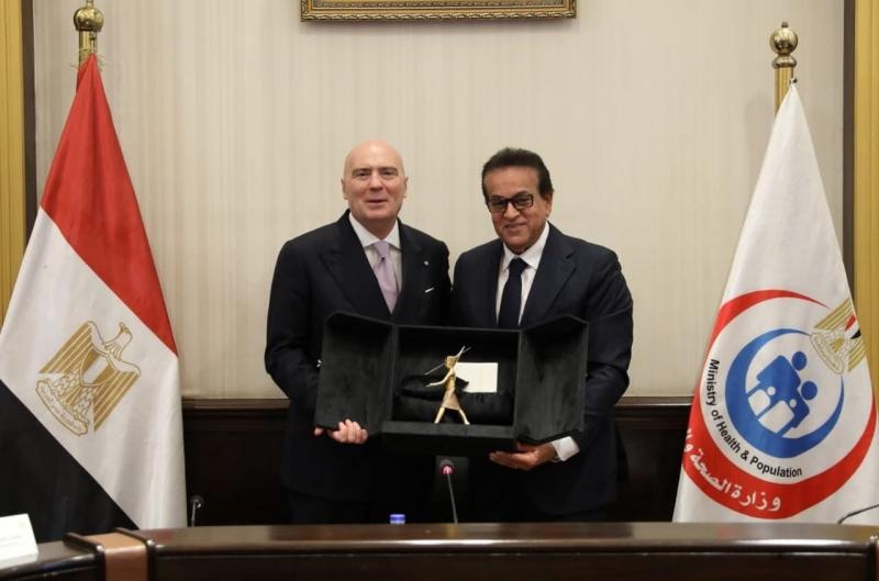 وزير الصحة والسكان يستقبل رئيس اتحاد الصناعات الدوائية بإيطاليا لبحث سبل تعزيز التعاون