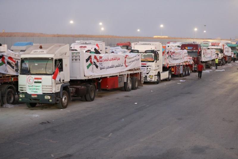 القافلة الرابعة تضم أطنانا من المساعدات المتنوعة.. تحرك شاحنات المساعدات من مصر باتجاه قطاع غزة
