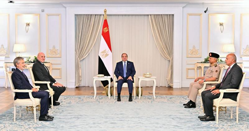 خط أحمر