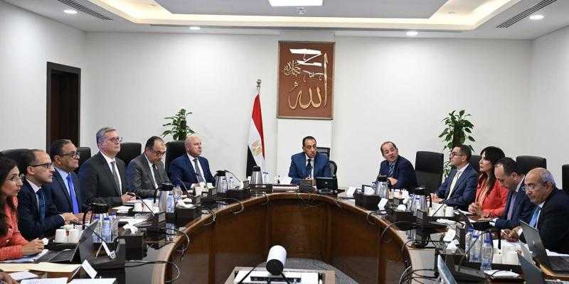 رئيس الوزراء يستعرض الفرص الاستثمارية الجاري التفاوض بشأنها مع عدد من دول الخليج