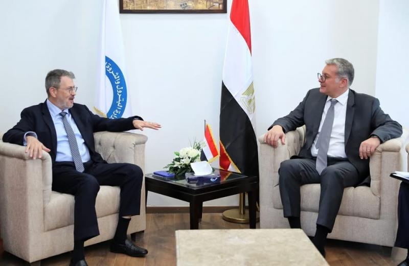 وزير البترول يعقد جلسة مباحثات مشتركة مع الرئيس التنفيذي للمؤسسة الدولية الإسلامية لتمويل التجارة