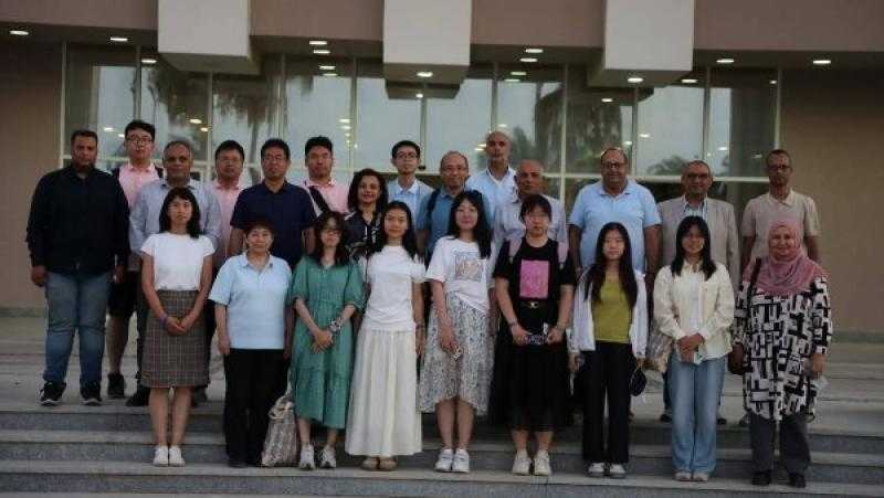 نائب محافظ البحر الأحمر تبحث مع وفد جامعة بكين سبل التعاون في السياحة البيئية