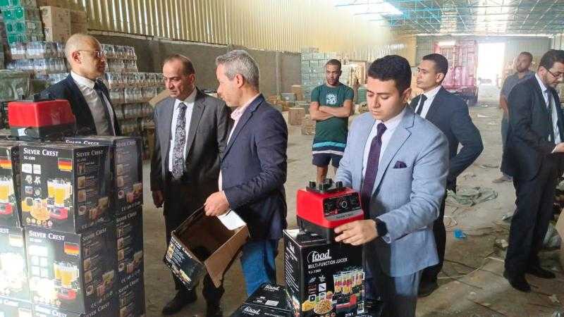 قبل تداولهم بالأسواق.. ضبط 3000 جهاز كهربائي تم تجميعهم من مواد مجهولة المصدر بالقليوبية