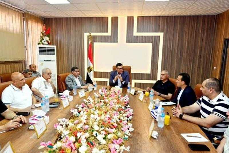وزير الإسكان يعقد اجتماعا بمقر جهاز ”برج العرب الجديدة” لمتابعة سير العمل