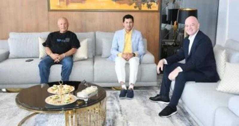 إنفانتينو يقبل دعوة وزير الرياضة لحضور افتتاح معسكر المنتخبات مارس المقبل