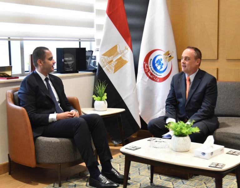 نائب وزير الصحة يعقد اجتماعًا مع ممثل صندوق الأمم المتحدة للسكان في مصر