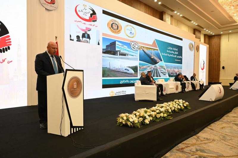 خلال مؤتمر ”المصريين في الخارج”.. كامل الوزير يستعرض جهود الدولة في مجالي النقل والصناعة
