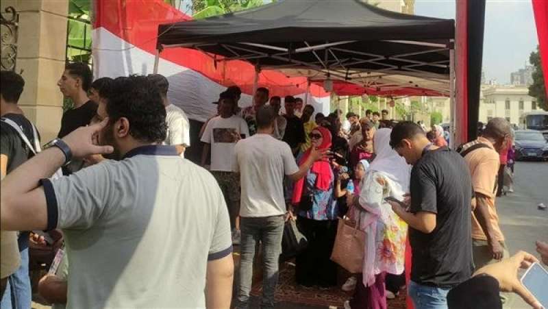 خط أحمر