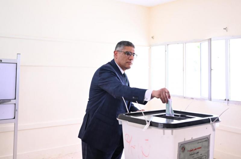 خط أحمر