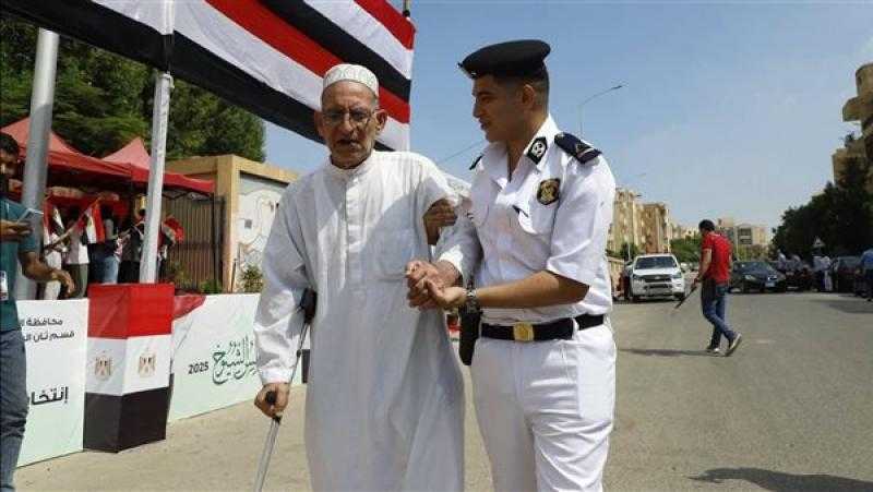 الشرطة تدعم كبار السن وذوي الهمم في انتخابات مجلس الشيوخ 2025
