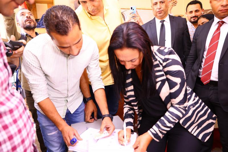 خط أحمر