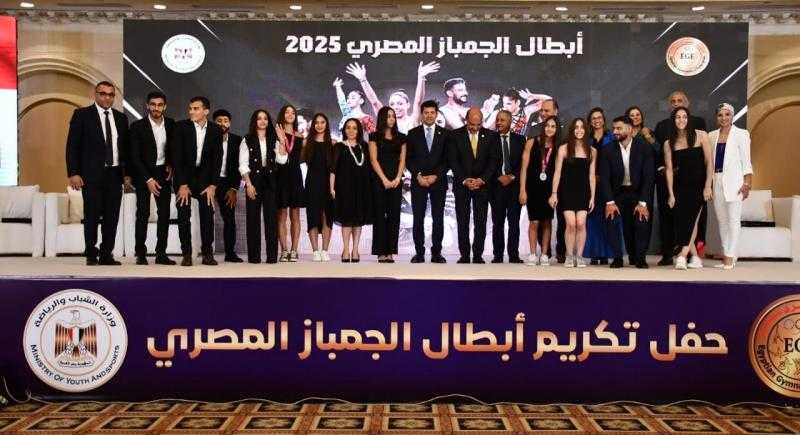 بعد تتويجهم بعدد من الميداليات الدولية والإفريقية.. وزير الرياضة يُكرم منتخب مصر للجمباز الفني والإيقاعي