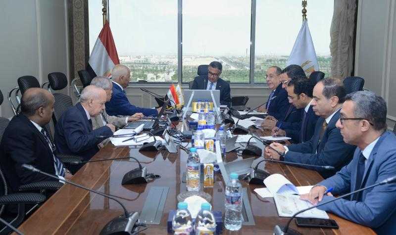 وزير التموين يجتمع مع رؤساء شركات المطاحن لمتابعة تطويرها لدعم الأمن الغذائي