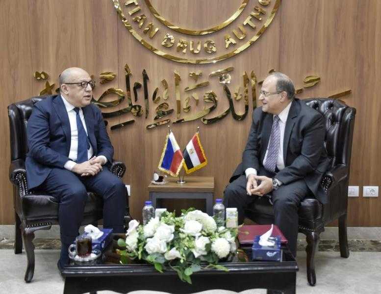 رئيس هيئة الدواء يستقبل سفير الفلبين لبحث تعزيز التعاون المشترك وتنظيم تداول المستحضرات الطبية بين البلدين