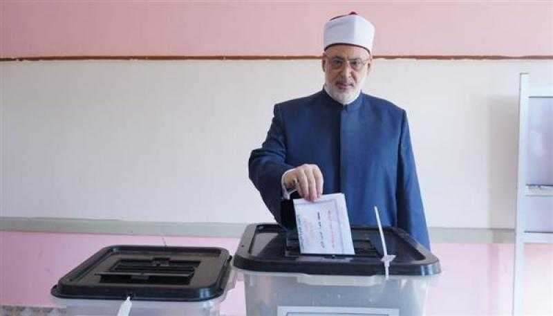 وكيل الأزهر يدلى بصوته فى انتخابات الشيوخ بالشروق.. ويؤكد واجب وطنى