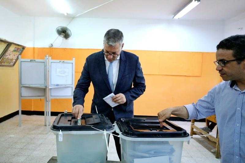 عقب تصويته في انتخابات الشيوخ.. وزير البترول: المشاركة الإيجابية تعكس الوعي الكبير للمصريين