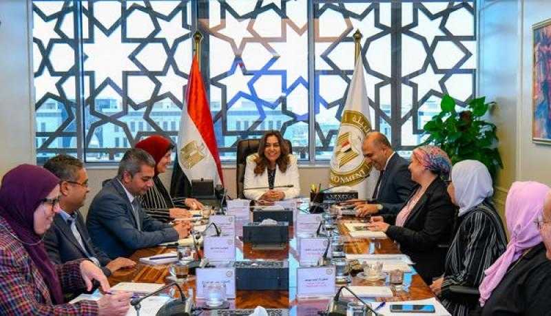 منال عوض تستعرض خطة وزارة البيئة لمواجهة نوبات تلوث الهواء الحادة لعام 2025/2026