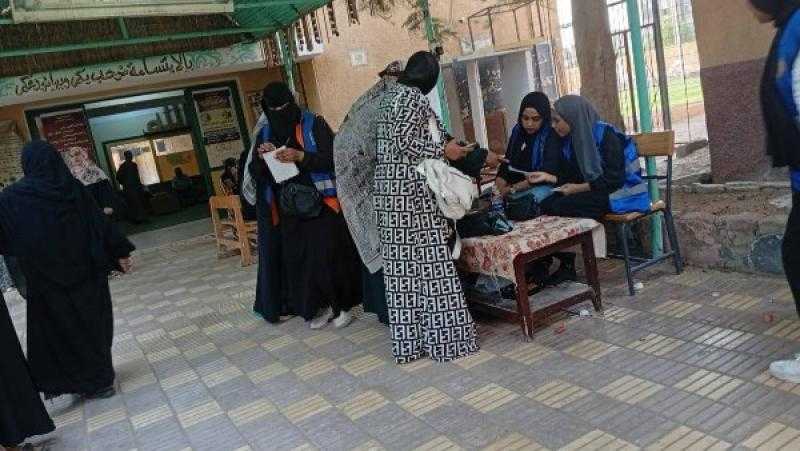 اليوم الثاني .. المرأة الأسوانية تشارك بجدية فى انتخابات الشيوخ .. صور