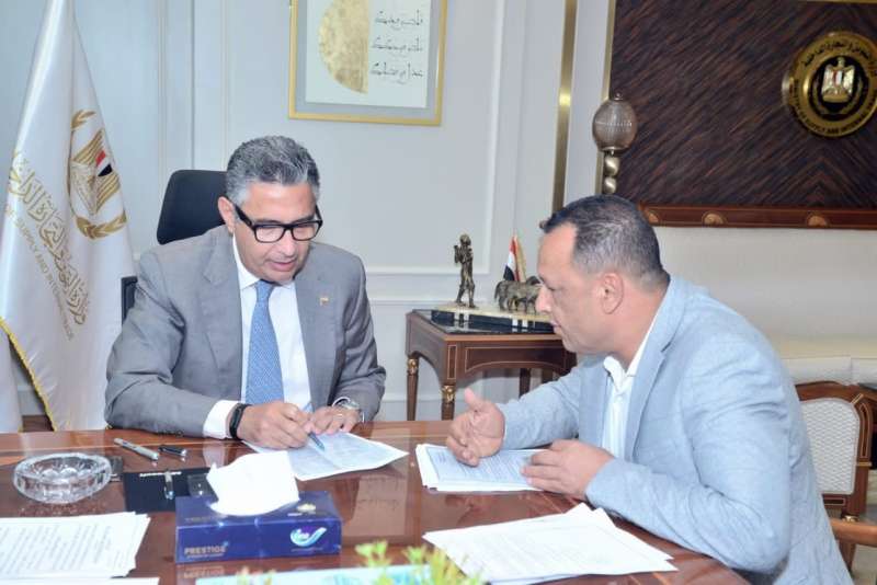 خط أحمر