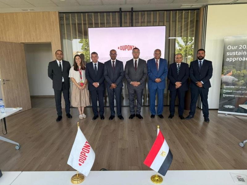 وزير الإسكان يصل مدينة برشلونة الإسبانية ويلتقي مسئولي شركتي (DUPONT) و(IETOS) المتخصصة في تنقية مياه الشرب ومعالجة الصرف الصحي