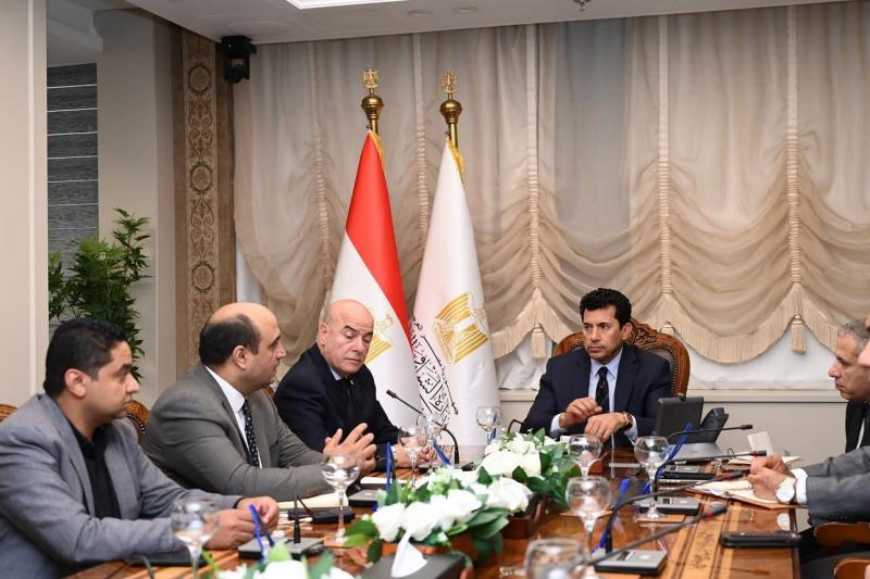 وزير الشباب والرياضة يلتقي ممثلي القوى الشبابية بالعاصمة الإدارية الجديدة