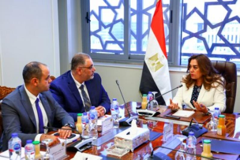 خط أحمر