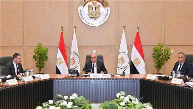 وزير الري يجتمع باللجنة العليا لتراخيص الشواطئ ويوافق على 7 مشروعات أبرزها الضبعة النووية