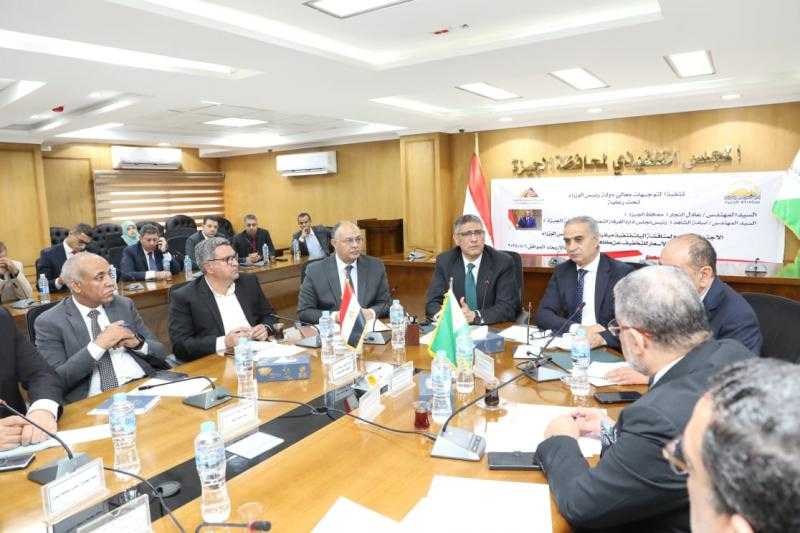 محافظ الجيزة يبحث مع رئيس جهاز حماية المستهلك آليات تنفيذ رئيس الوزراء لخفض الأسعار