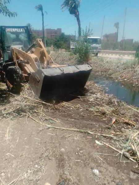 محافظ أسيوط: مواصلة أعمال تطهير الترع والمصارف ورفع النواتج بالتنسيق مع الجهات التنفيذية