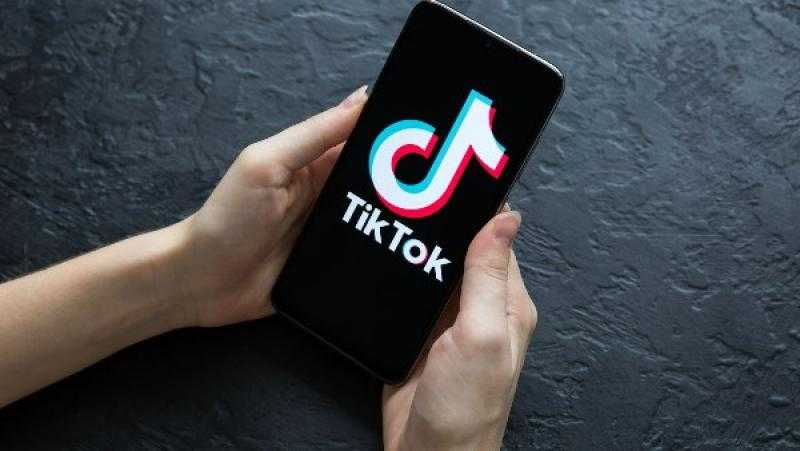 خبير تكنولوجيا: ”تيك توك” تحول إلى بوابة للتربح غير الأخلاقي ويهدد القيم المجتمعية