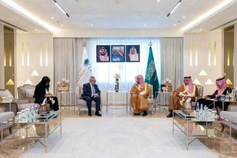 سفير مصر بالرياض يبحث مع النائب العام السعودي سبل دعم التعاون القضائي بين البلدين|صور