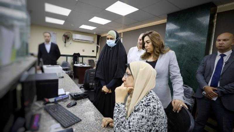 وزيرة التنمية المحلية تقوم بجولة مفاجئة على حي الموسكي بالقاهرة