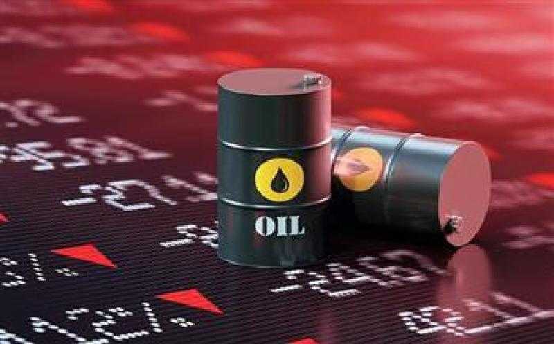 أسعار النفط تواصل التراجع وسط تصاعد مخاوف تأثير الرسوم الجمركية