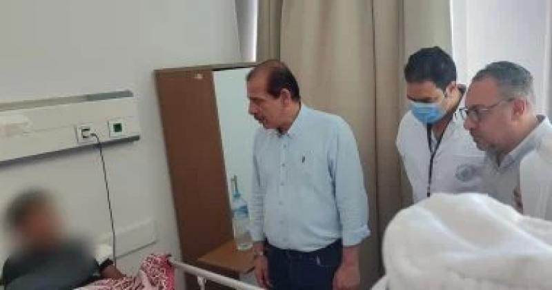 نائب وزير الصحة يتفقد منشآت طبية بمحافظة السويس ويوجه بتطوير الخدمات الصحية