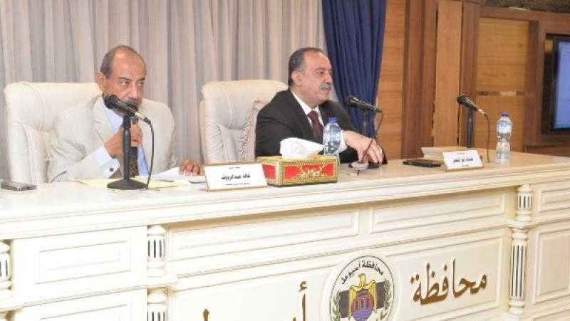 محافظ أسيوط: دعم الاقتصاد المحلي وخلق فرص عمل أولوية قصوى